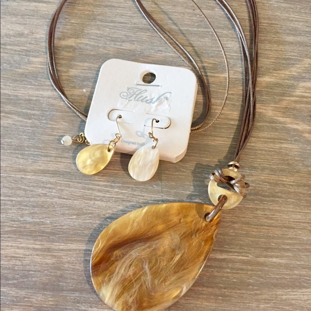 🍁Brand New🍁 Brown and Gold Necklace Set